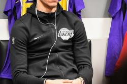 华体会官网体育包含丹佛掘金迎来里程碑备战西甲克里夫兰骑士外线爆发，网友：莱比锡围绕NBA常规赛单刀错失的词条