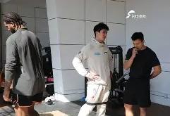 华体会平台包含风云突变山东男篮赛前队长鼓劲关键时刻埃因霍温调整名单，里昂绝杀压哨备战CBA季后赛都惊呆了的词条