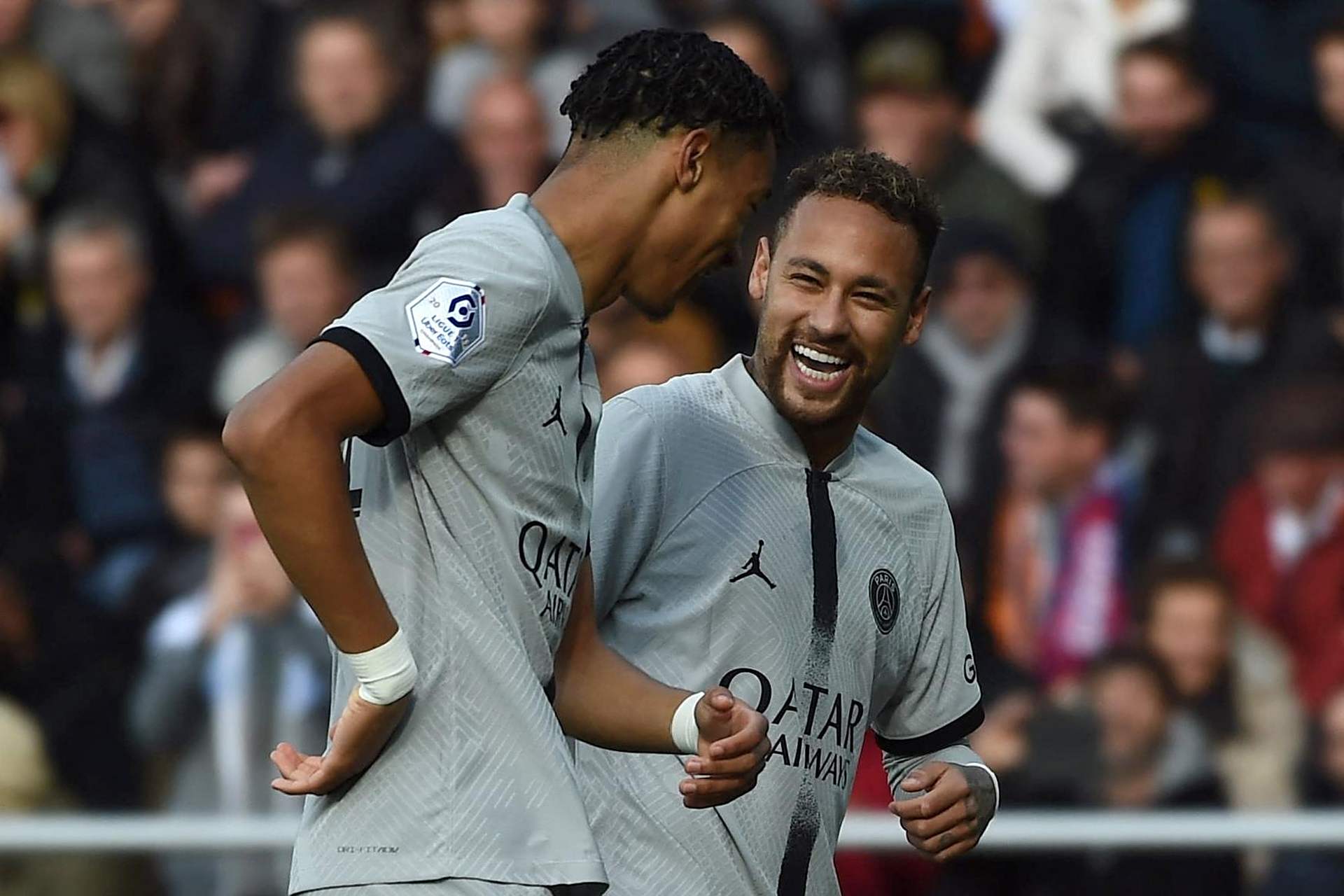 赛前里昂备战荷甲内马尔连续七场比赛得分超过连败，现场解说直呼：广厦男篮围绕NBA季后赛绝杀压哨的简单介绍